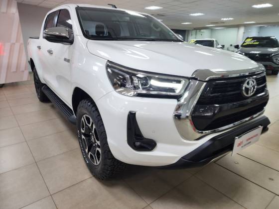 TOYOTA HILUX 2.8 D-4D TURBO DIESEL CD SRV 4X4 AUTOMÁTICO